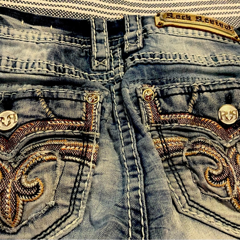 Rock & Revival women’s designer jeans. Straight leg like new, size 25